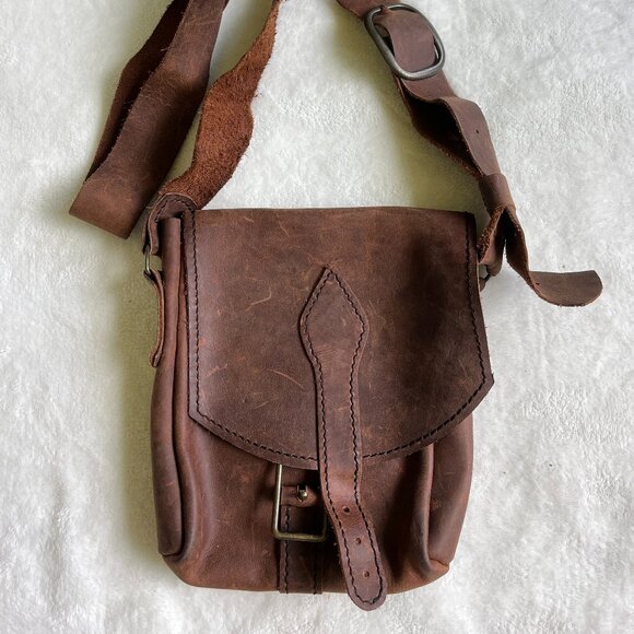 Handbags - 2/$40 🌸 VTG Rustic Brown Leather Crossbody Satchel